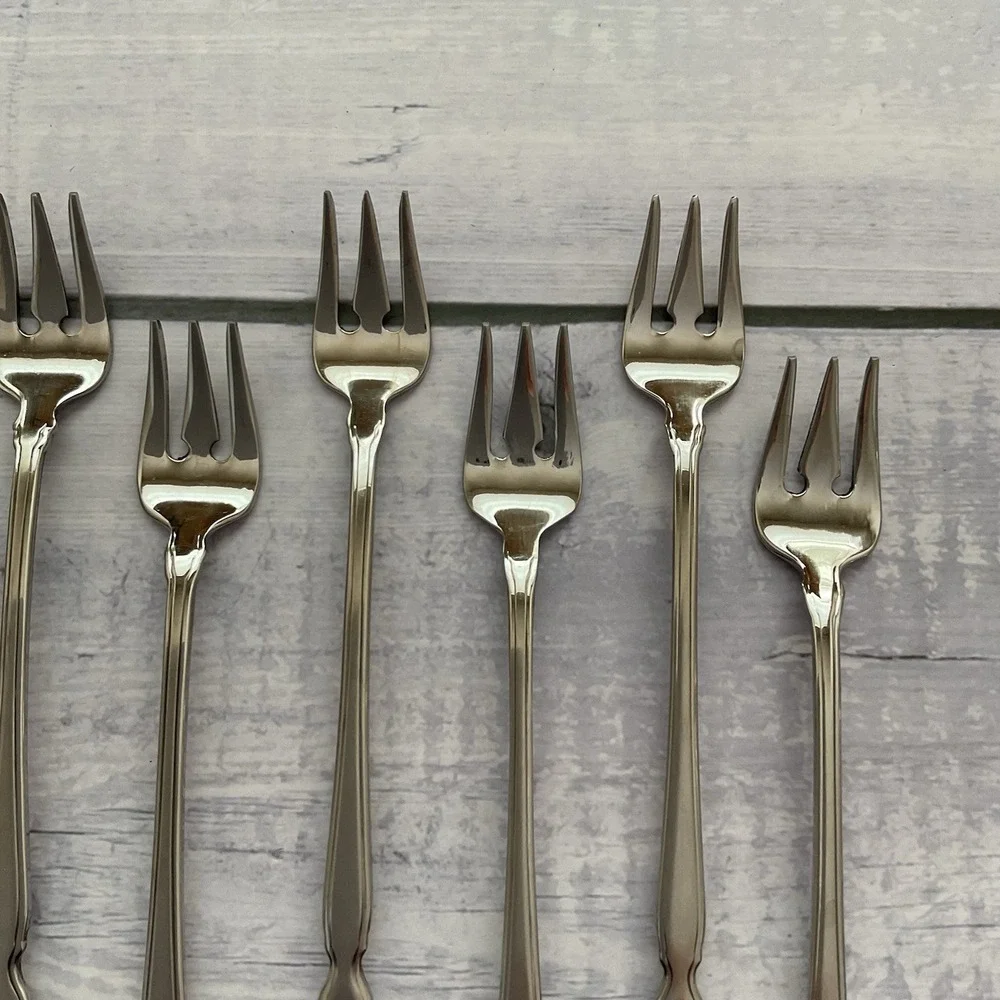 Oneida Distinction Deluxe HH VALERIE Stainless Flatware Cocktail Forks Set Of 10